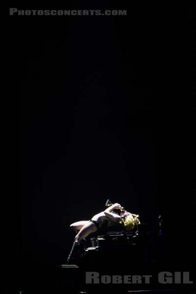 LADY GAGA - 2010-05-21 - PARIS - Bercy - 